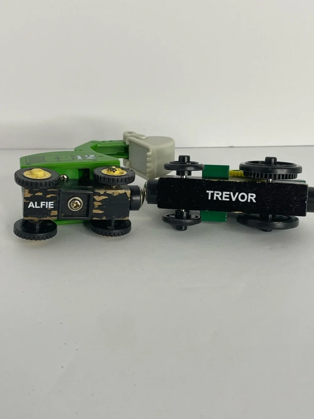 2003 Thomas And Friends Alfie Excavator and Trevor Traction Engine Wood Magnetic - Picture 2 of 13